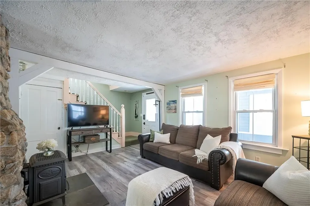 21 Wilcox Street Warwick RI 02889