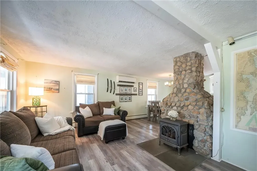 21 Wilcox Street Warwick RI 02889