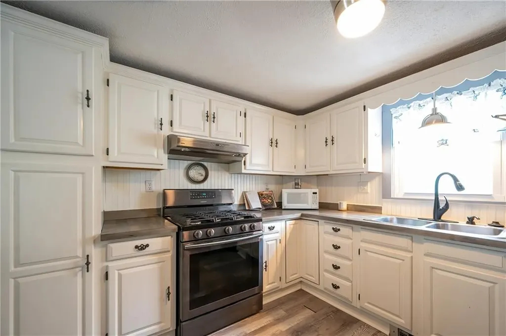 21 Wilcox Street Warwick RI 02889