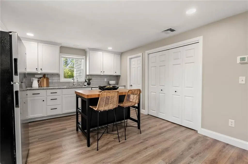 476 Green End Avenue Middletown RI 02842
