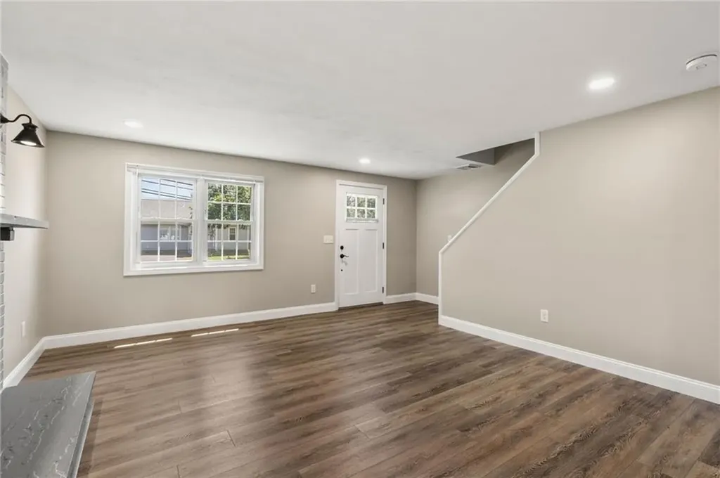 476 Green End Avenue Middletown RI 02842