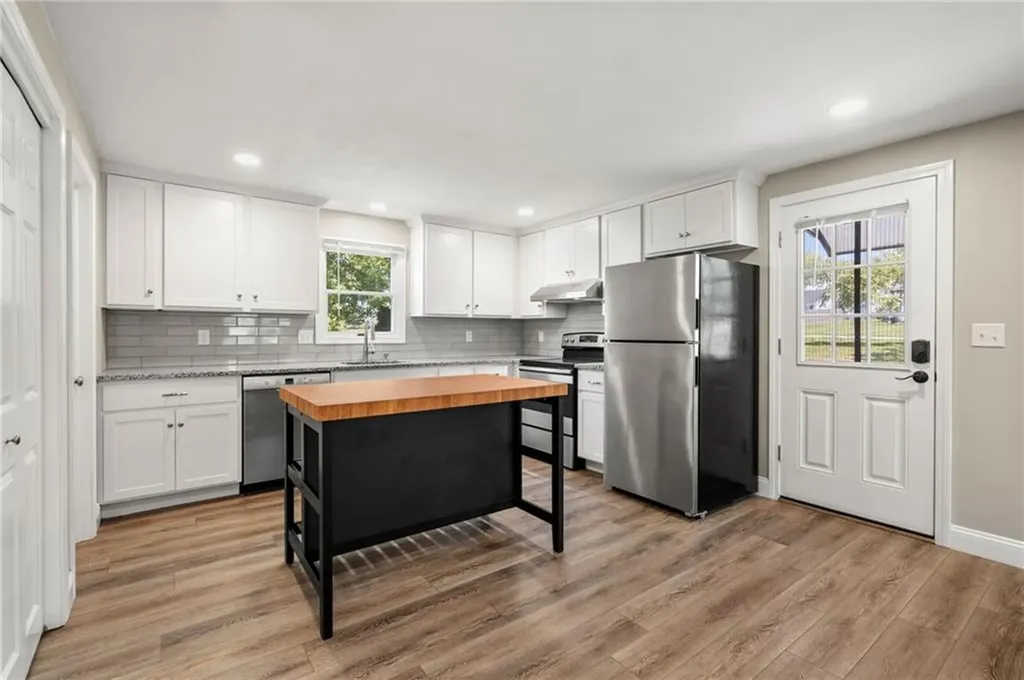 476 Green End Avenue Middletown RI 02842