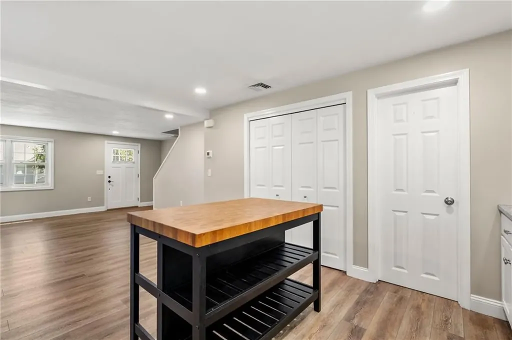 476 Green End Avenue Middletown RI 02842
