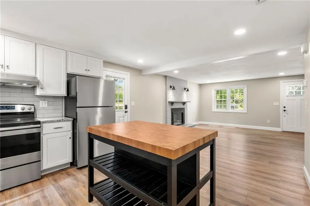 476 Green End Avenue Middletown RI 02842