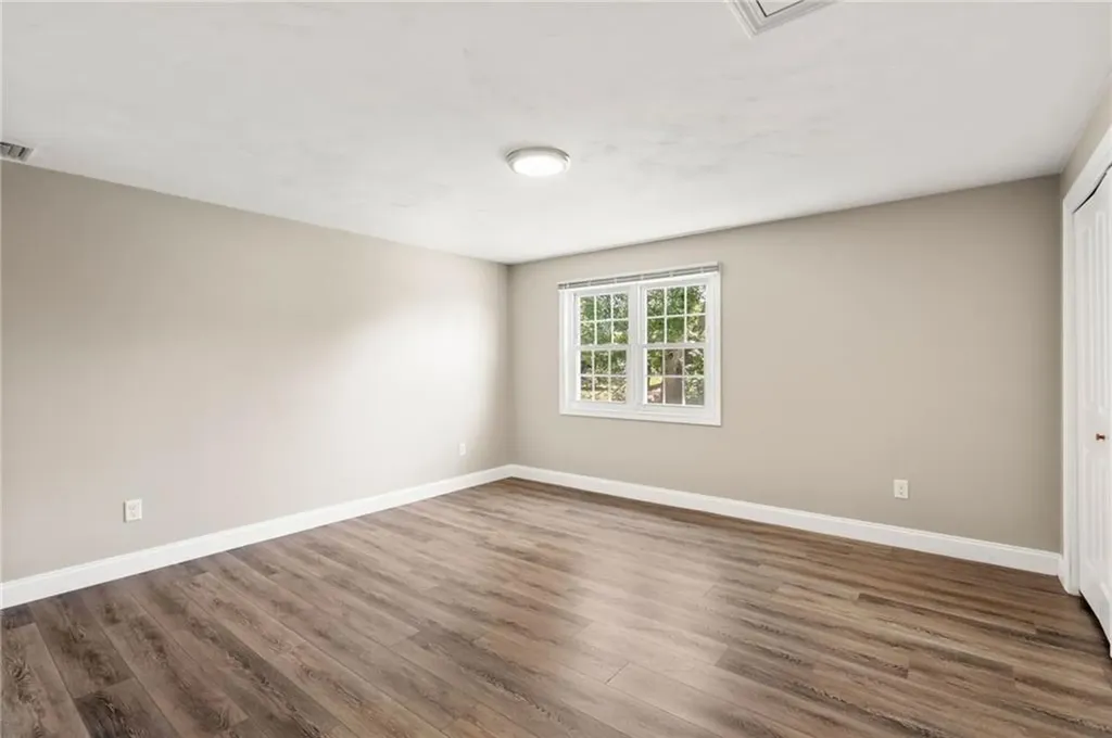 476 Green End Avenue Middletown RI 02842