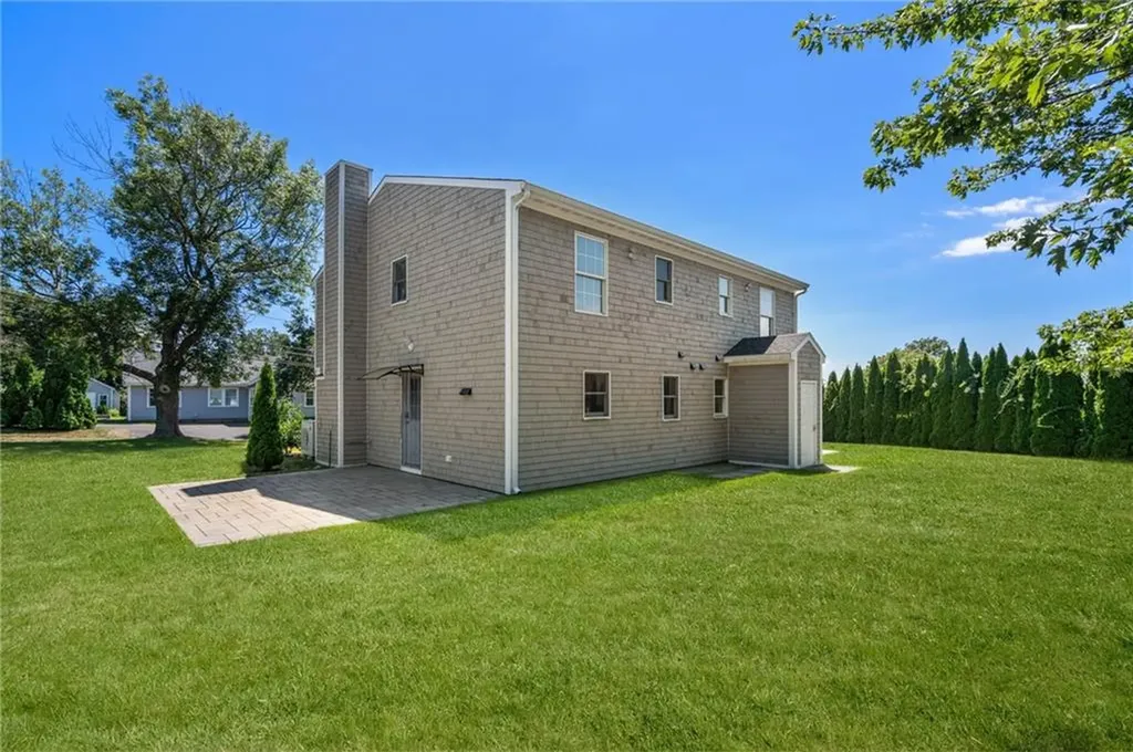 476 Green End Avenue Middletown RI 02842