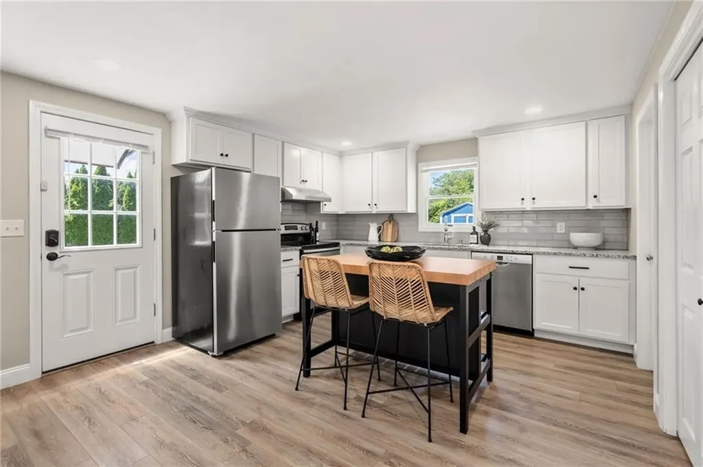 476 Green End Avenue Middletown RI 02842