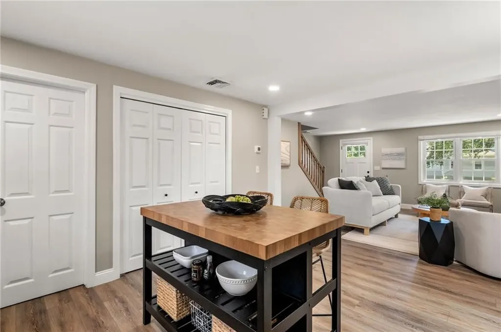 476 Green End Avenue Middletown RI 02842