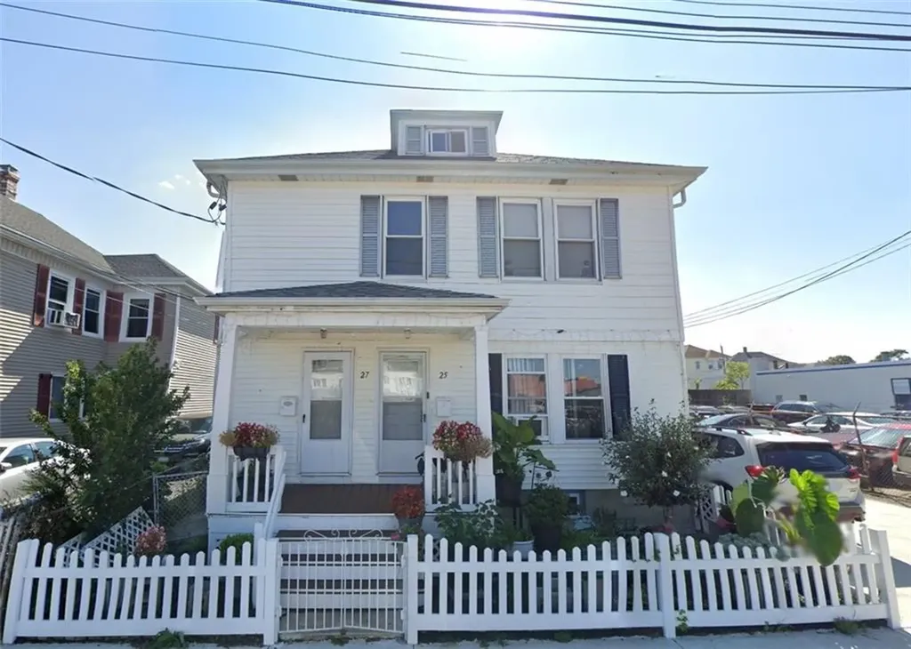 27 Mccabe Avenue Pawtucket RI 02861