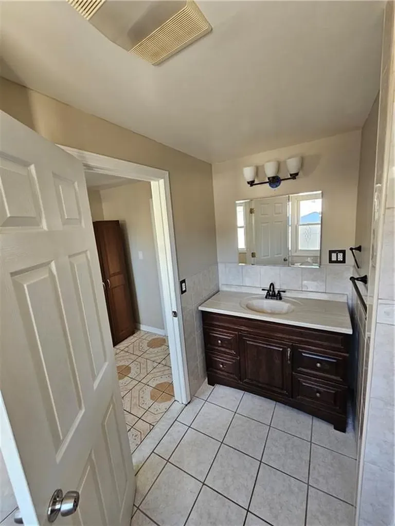 27 Mccabe Avenue Pawtucket RI 02861