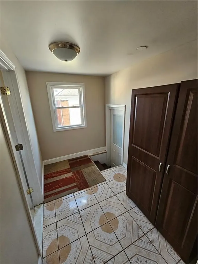 27 Mccabe Avenue Pawtucket RI 02861