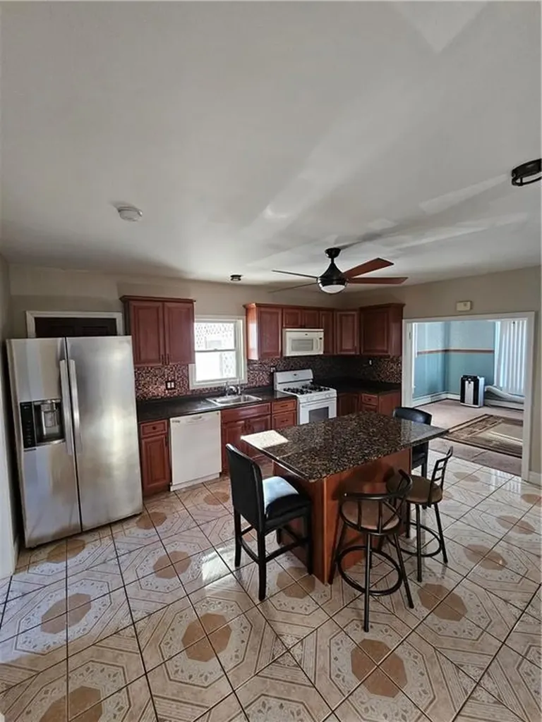 27 Mccabe Avenue Pawtucket RI 02861