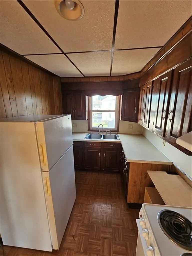 27 Mccabe Avenue Pawtucket RI 02861