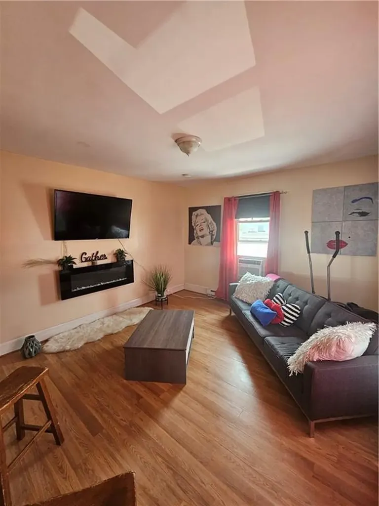 27 Mccabe Avenue Pawtucket RI 02861