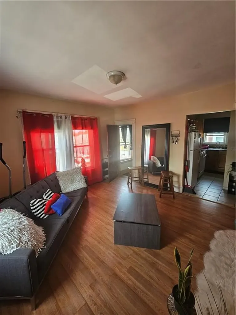 27 Mccabe Avenue Pawtucket RI 02861
