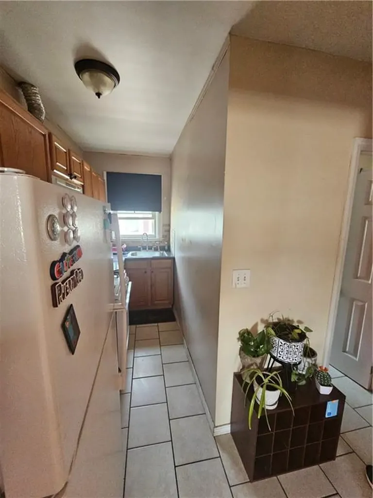 27 Mccabe Avenue Pawtucket RI 02861