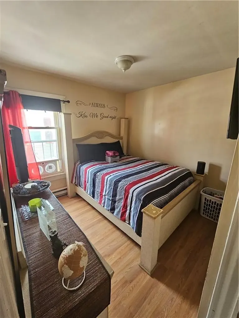 27 Mccabe Avenue Pawtucket RI 02861