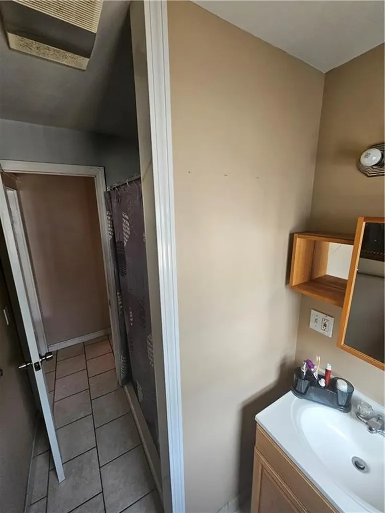 27 Mccabe Avenue Pawtucket RI 02861
