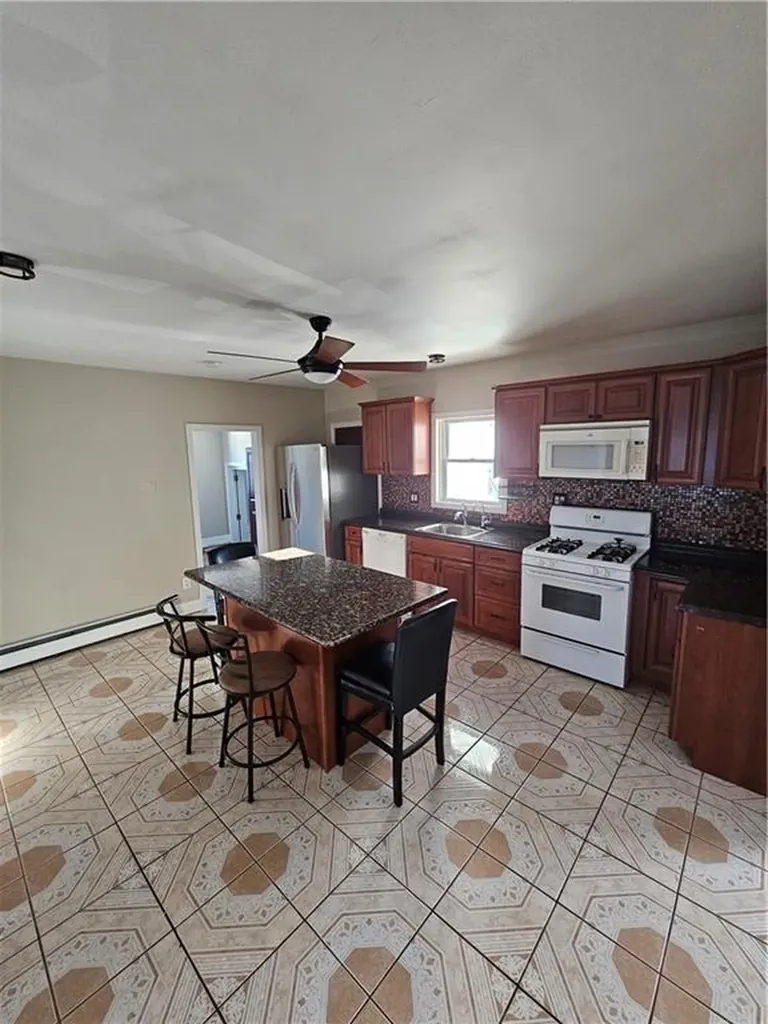 27 Mccabe Avenue Pawtucket RI 02861