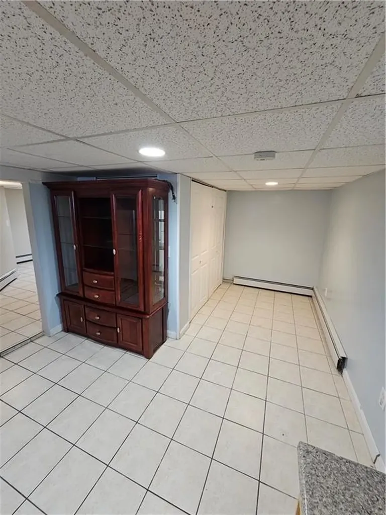 27 Mccabe Avenue Pawtucket RI 02861