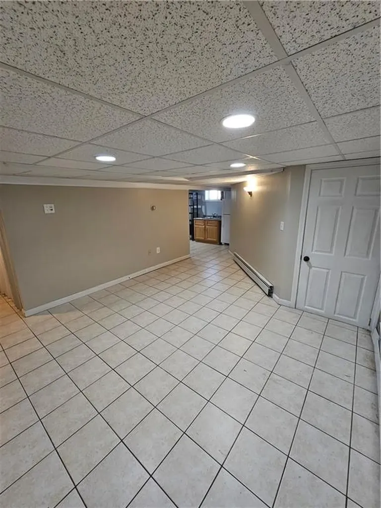 27 Mccabe Avenue Pawtucket RI 02861