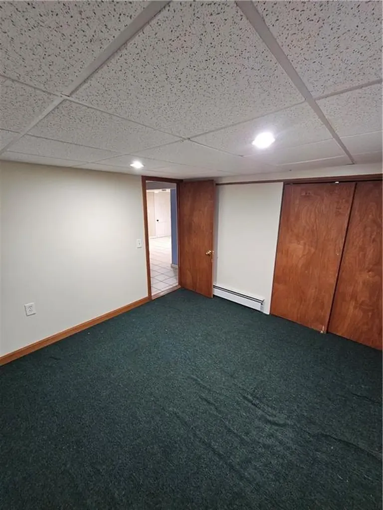27 Mccabe Avenue Pawtucket RI 02861