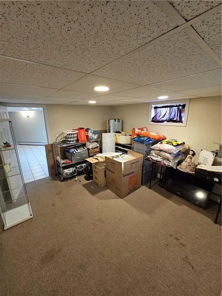 27 Mccabe Avenue Pawtucket RI 02861