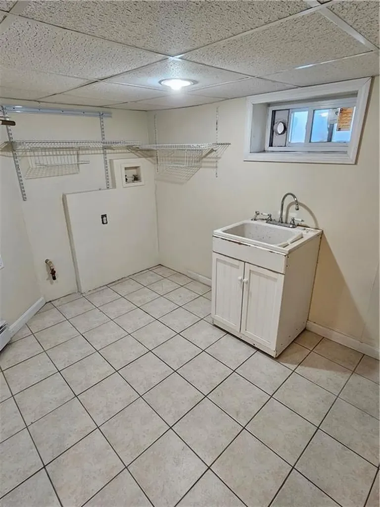 27 Mccabe Avenue Pawtucket RI 02861