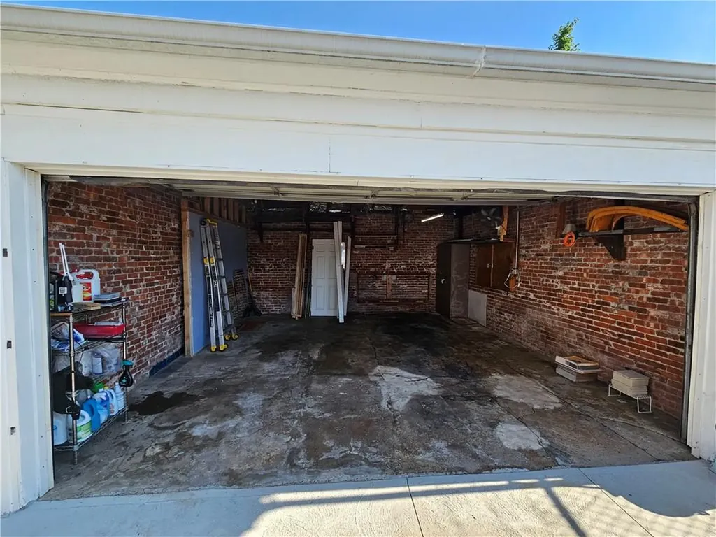 27 Mccabe Avenue Pawtucket RI 02861