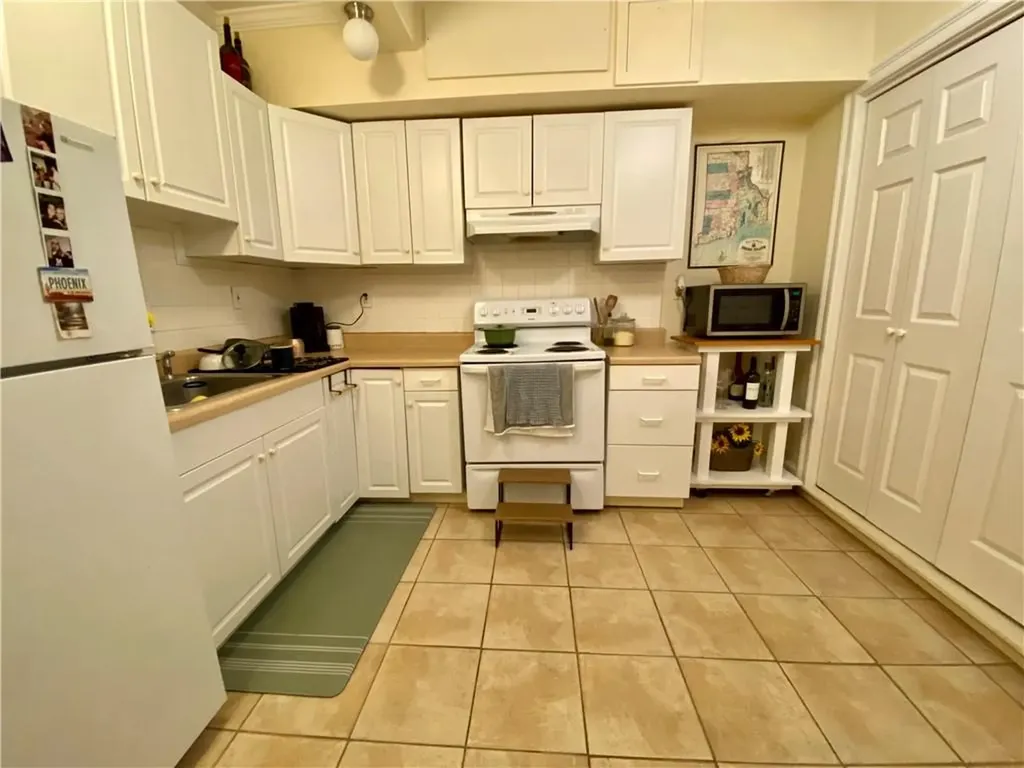 16 Clearview Avenue Portsmouth RI 02871