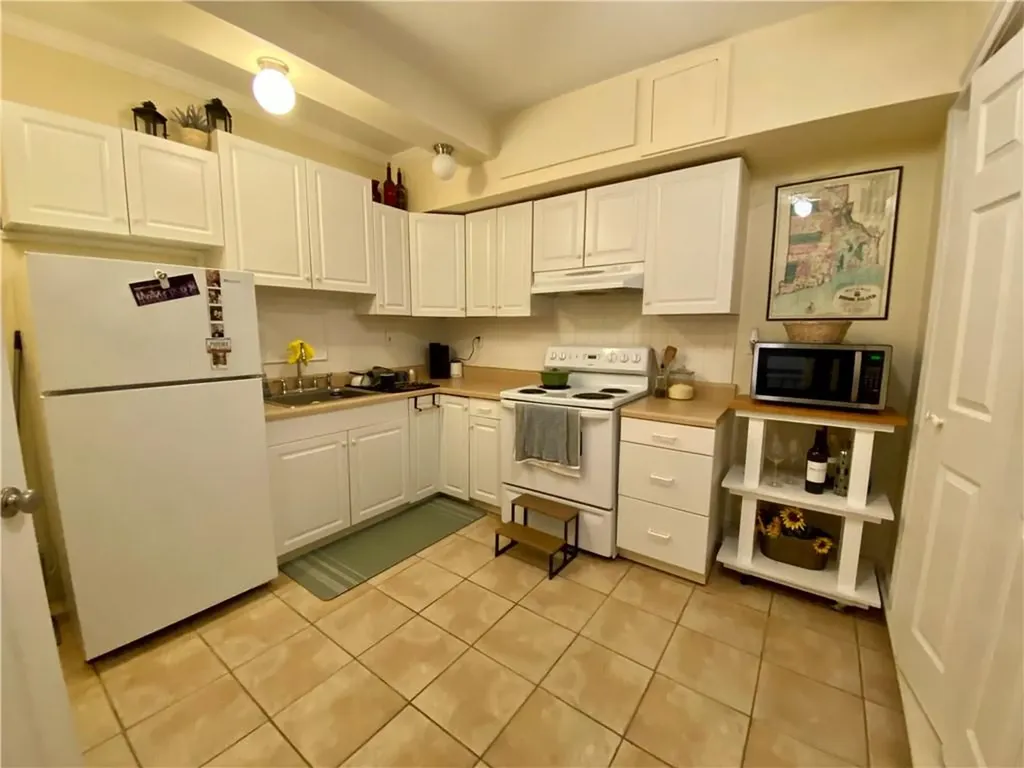 16 Clearview Avenue Portsmouth RI 02871