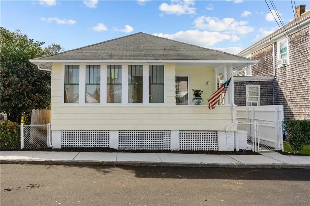 32 Tilley Avenue Newport RI 02840