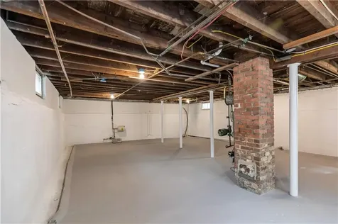 32 Tilley Avenue Newport RI 02840