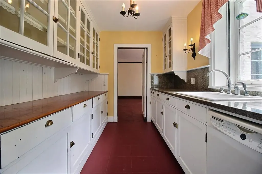 20 Browning Road Westerly RI 02891