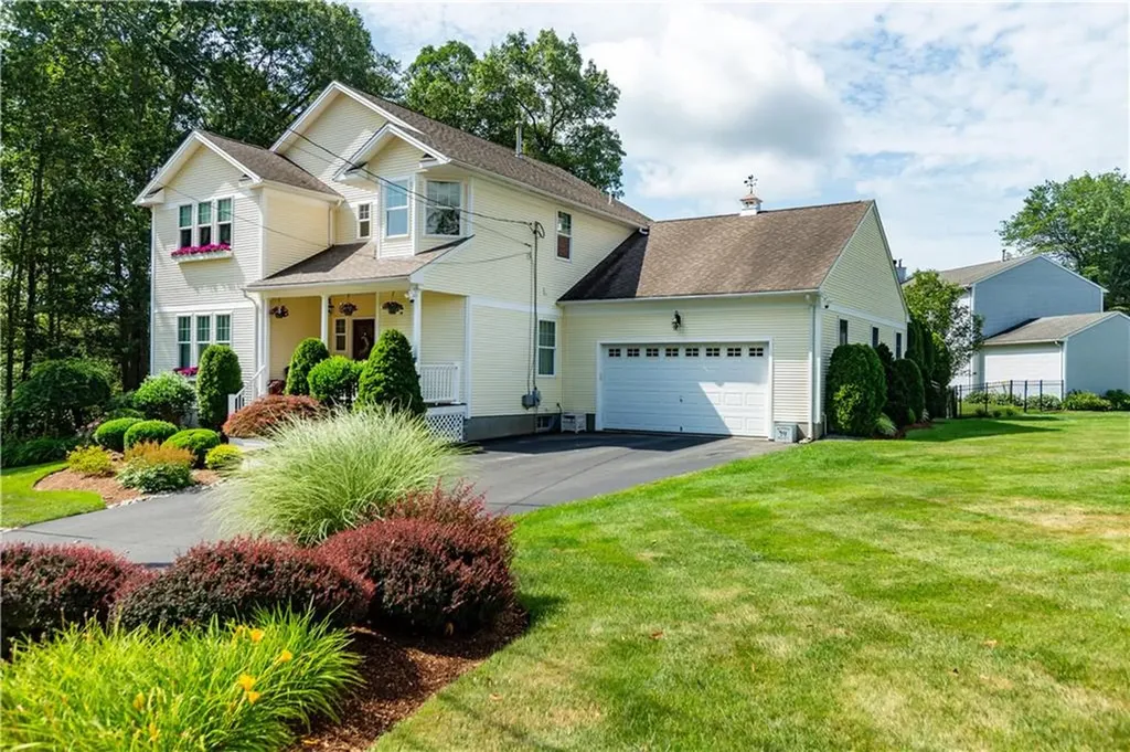 9 Wilshire Lane Cranston RI 02921