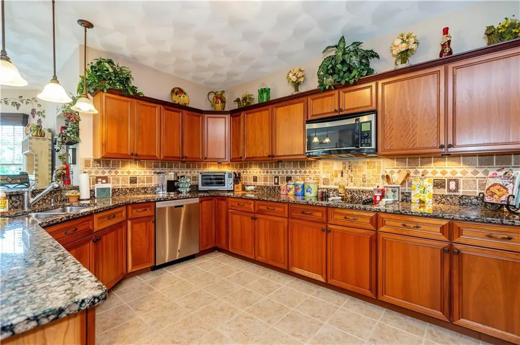 9 Wilshire Lane Cranston RI 02921