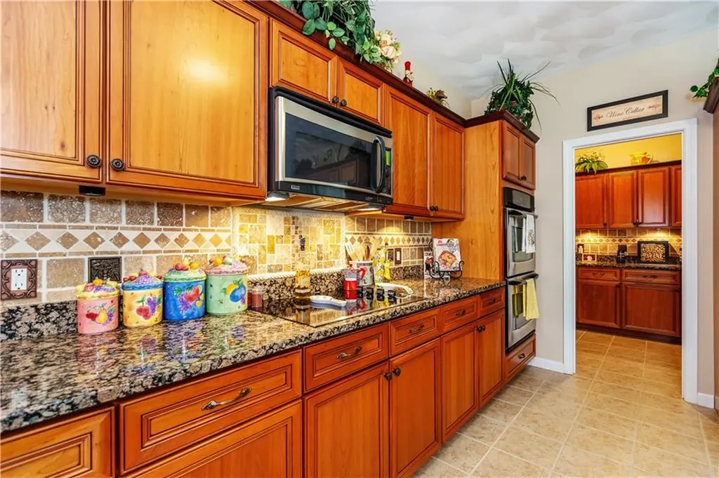 9 Wilshire Lane Cranston RI 02921