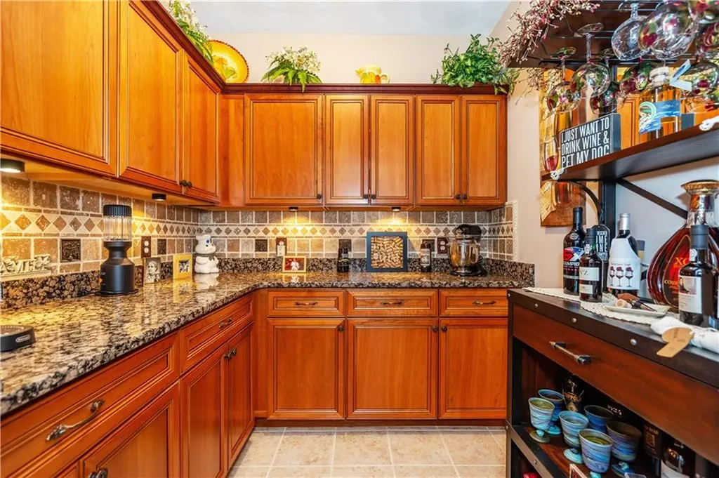 9 Wilshire Lane Cranston RI 02921