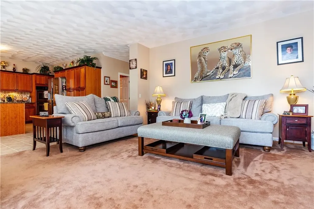 9 Wilshire Lane Cranston RI 02921