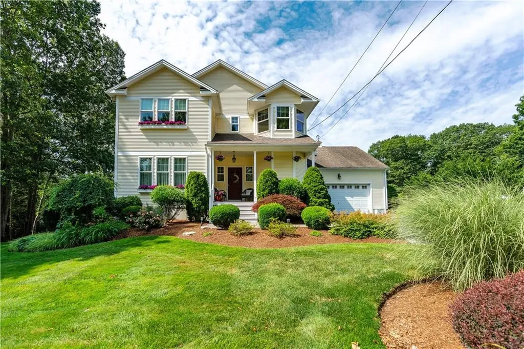 9 Wilshire Lane Cranston RI 02921