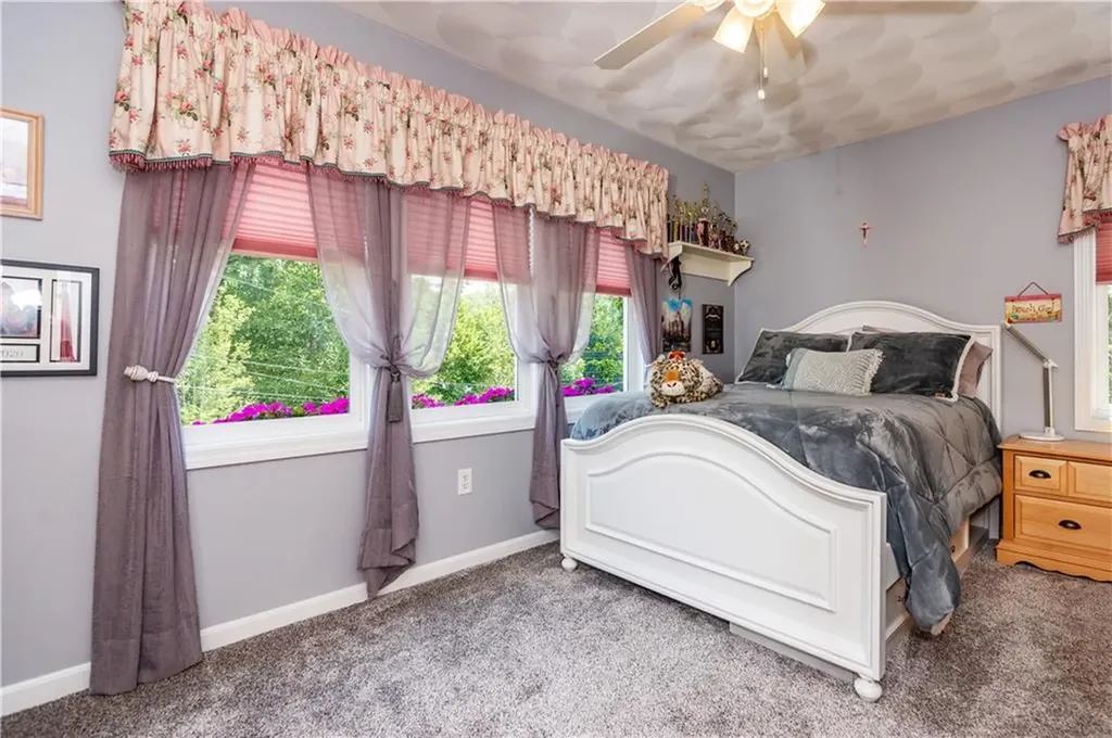 9 Wilshire Lane Cranston RI 02921