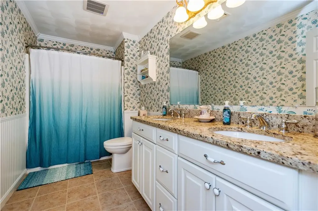 9 Wilshire Lane Cranston RI 02921