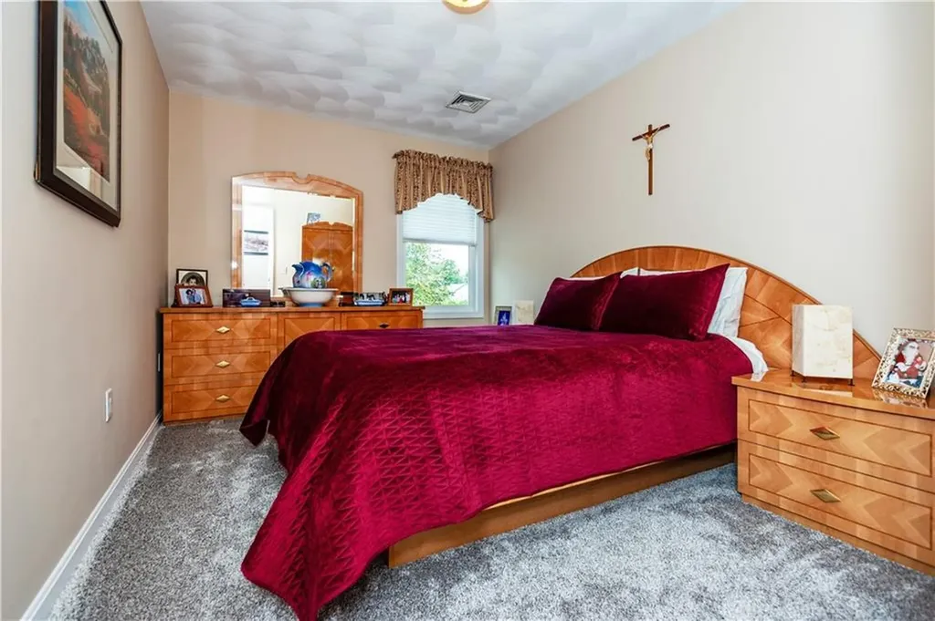 9 Wilshire Lane Cranston RI 02921