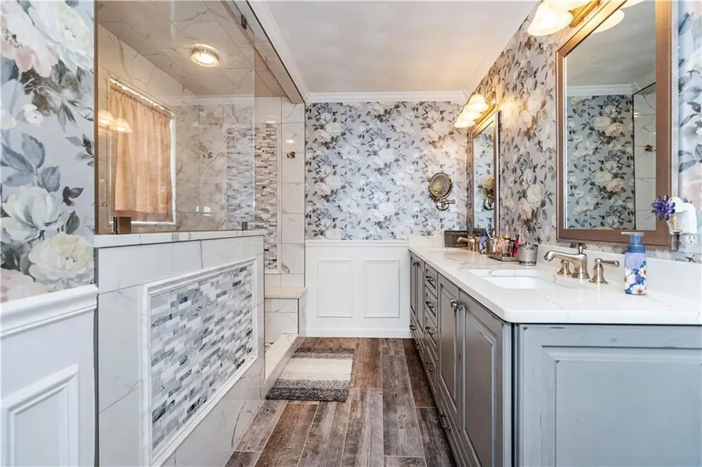 9 Wilshire Lane Cranston RI 02921