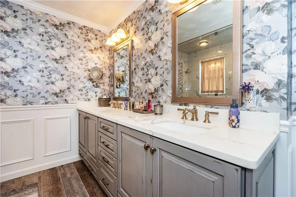 9 Wilshire Lane Cranston RI 02921