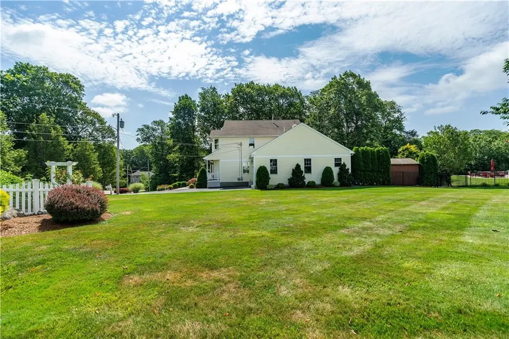 9 Wilshire Lane Cranston RI 02921