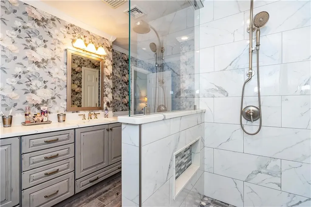 9 Wilshire Lane Cranston RI 02921