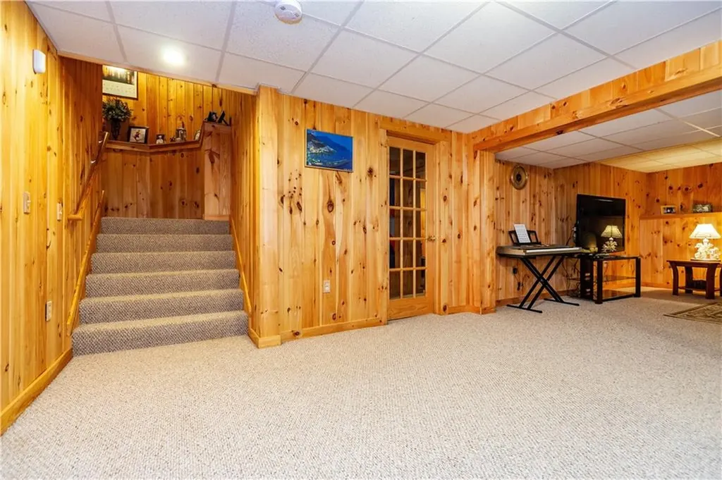 9 Wilshire Lane Cranston RI 02921