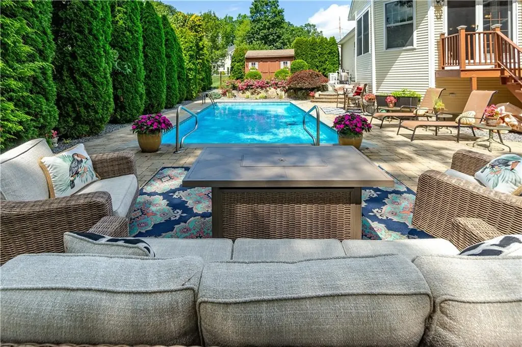 9 Wilshire Lane Cranston RI 02921