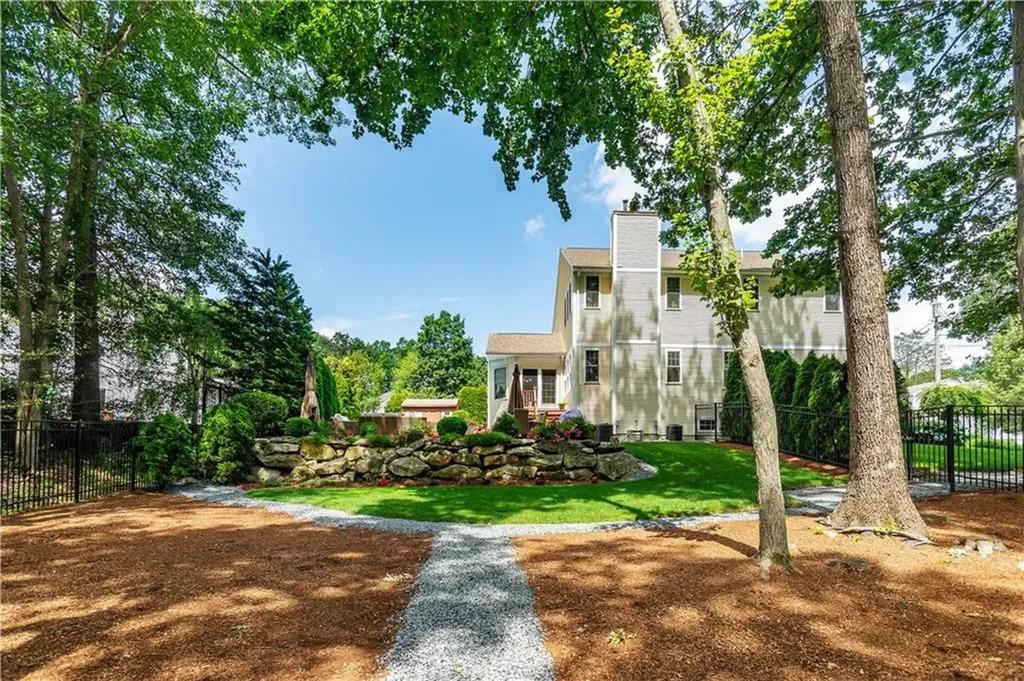 9 Wilshire Lane Cranston RI 02921